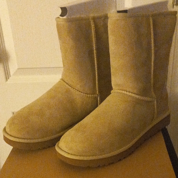 UGG Classic Short II Boots in Tan - Picture 5 of 8